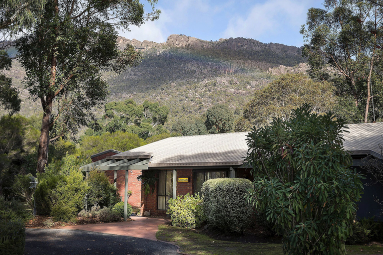 Exterior & Views 2, Pinnacle Holiday Lodge, N. Grampians - Stawell