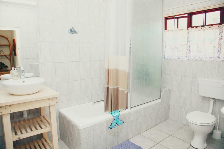 Bathroom 4, Whalers B&B, Overberg