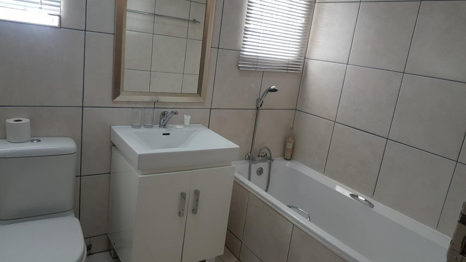 Bathroom 4, Luxury Heights Guesthouse, Amajuba