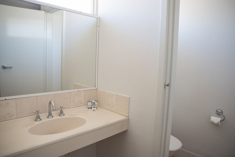 Bathroom 3, Jurien Bay Hotel, Dandaragan