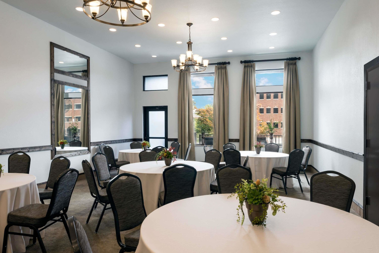 Food & Drinks 5, Hawthorn Extended Stay by Wyndham Rome, Floyd