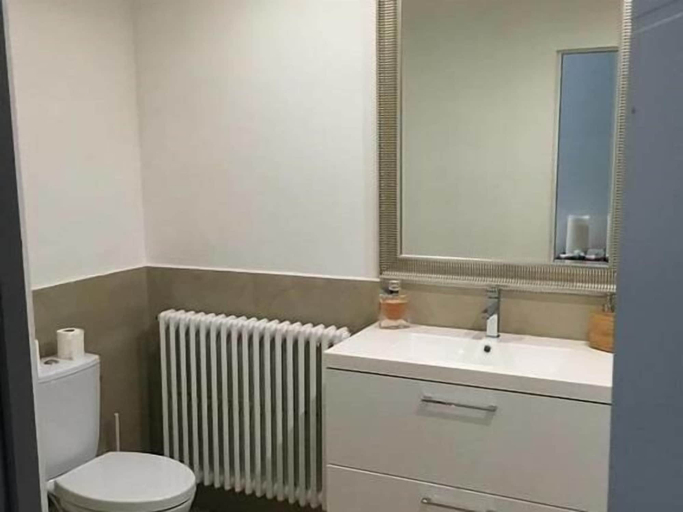 Bathroom 3, Maison Bacou Cité 4, Aude