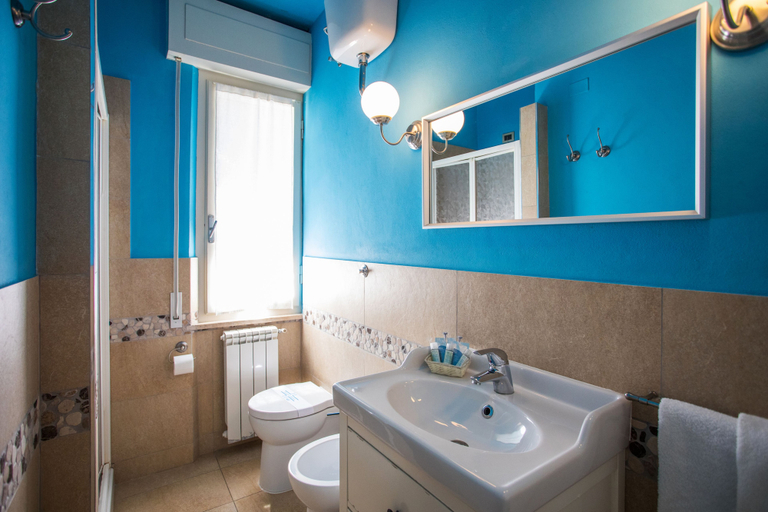 Bathroom 4, Hotel Massimo, Livorno