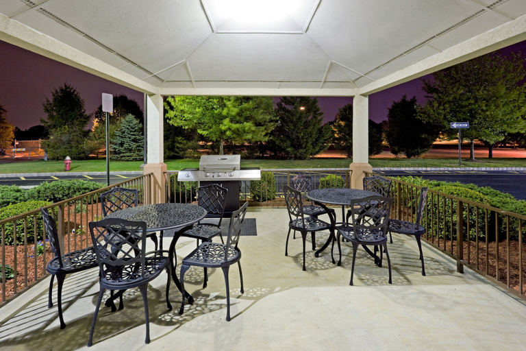 Food & Drinks 5, Sonesta Simply Suites Somerset, Somerset