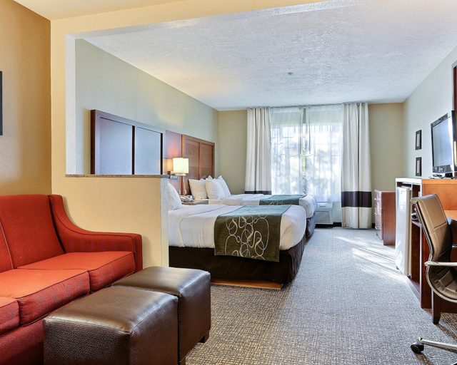 Bedroom 3, Comfort Suites Airport, Ada