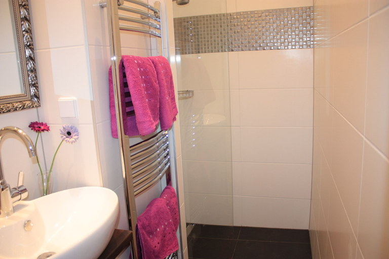Bathroom, GoVienna Small Modern Apartment, Wien