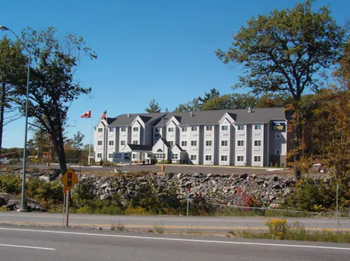 Exterior & Views 2, Parry Sound Inn & Suites, Parry Sound
