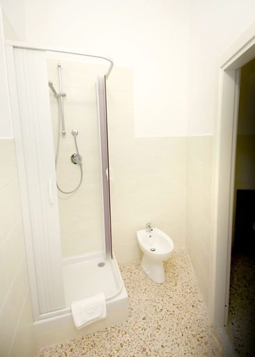 Bathroom 5, B&B Salernoway, Salerno