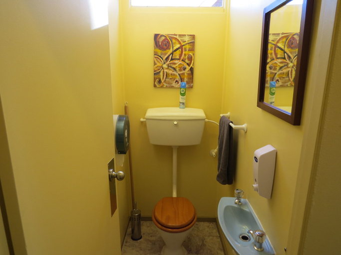 Bathroom 3, Hanmer Backpackers, Hurunui