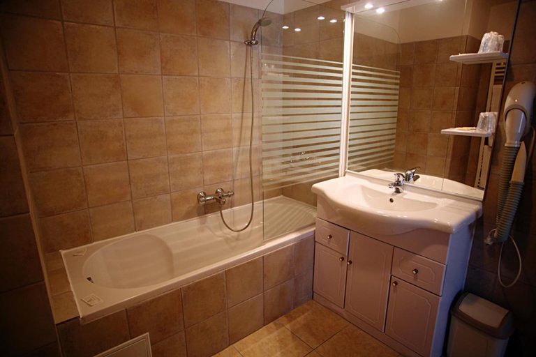Bathroom 4, Hôtel Le Petit Manoir Provence, Gard
