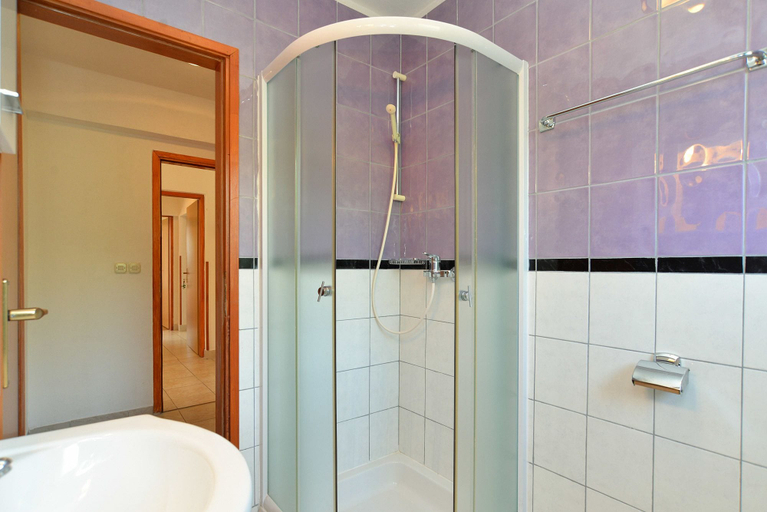 Bathroom 3, Apartment 1613, Labin