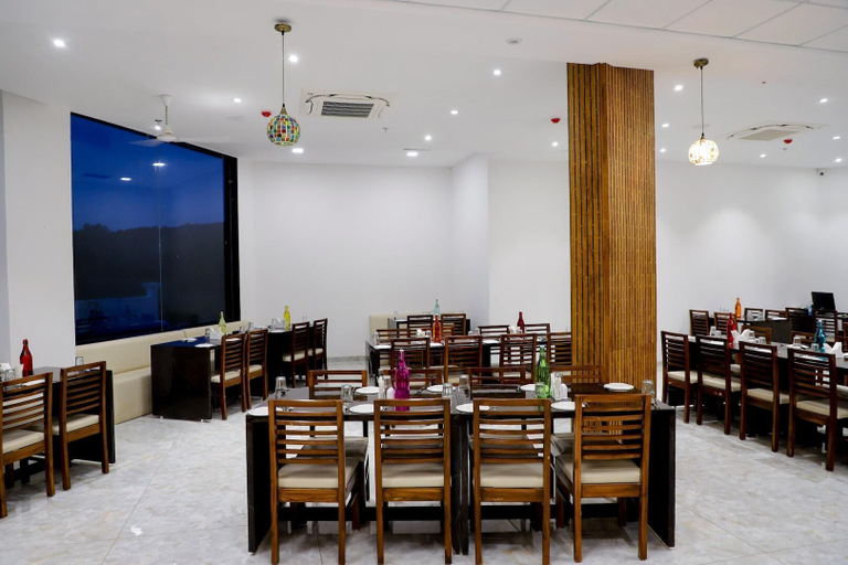 Food & Drinks 5, PG Resort, Nandurbar