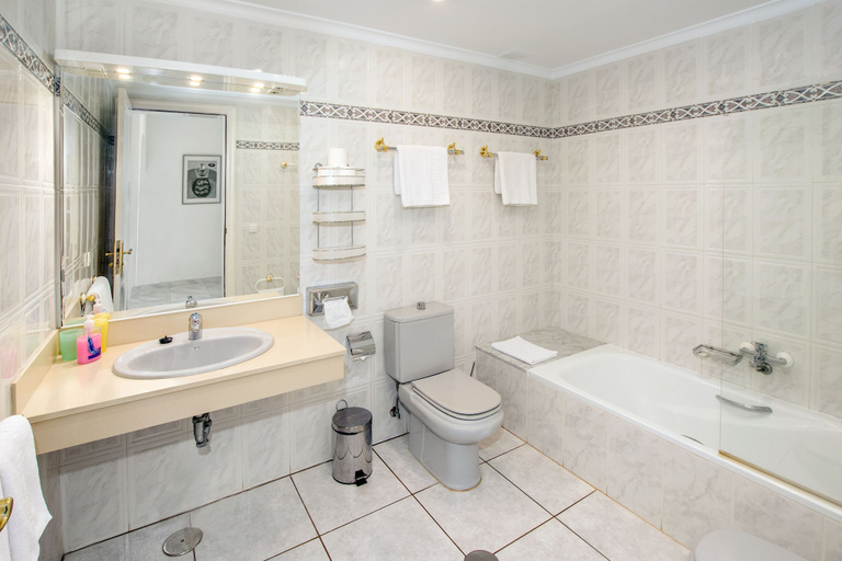 Bathroom 4, Golf y Mar Suites, Las Palmas