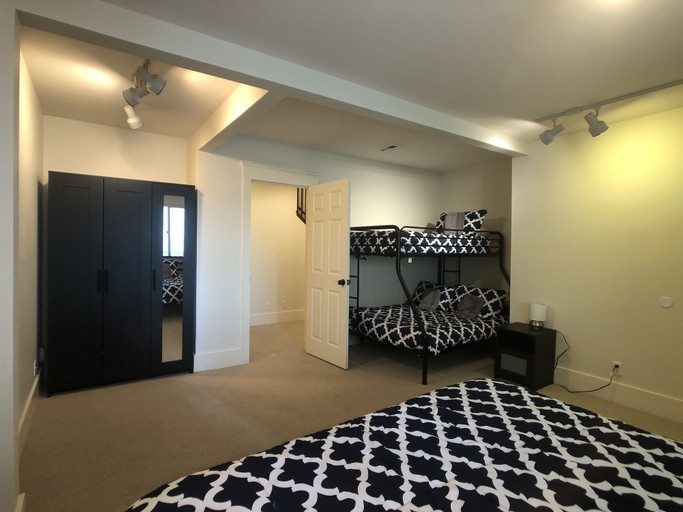 Bedroom 3, Seattle Vacation Home - Queen Anne 6 bed, Seattle