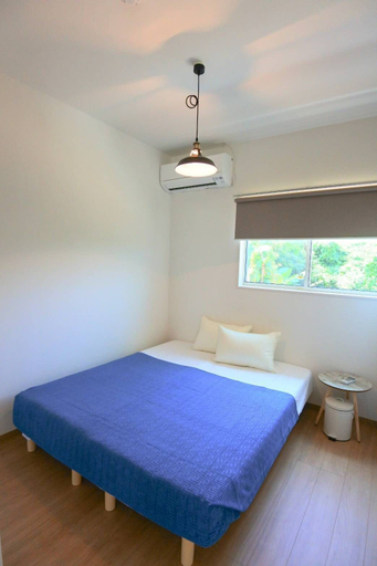 Bedroom 3, guest house Holoholo beach side - Hostel, Ishigaki