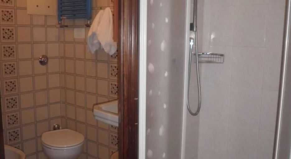 Bathroom 5, Hotel Touring, Venezia