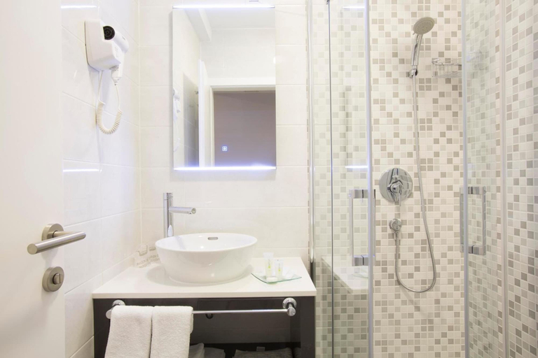 Bathroom 5, Hotel Intermezzo, Pag