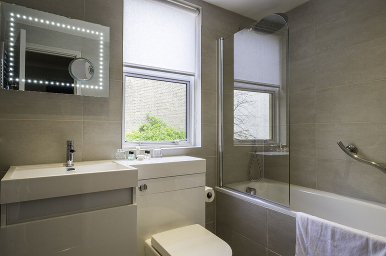 Bathroom 4, London Lodge Hotel, London