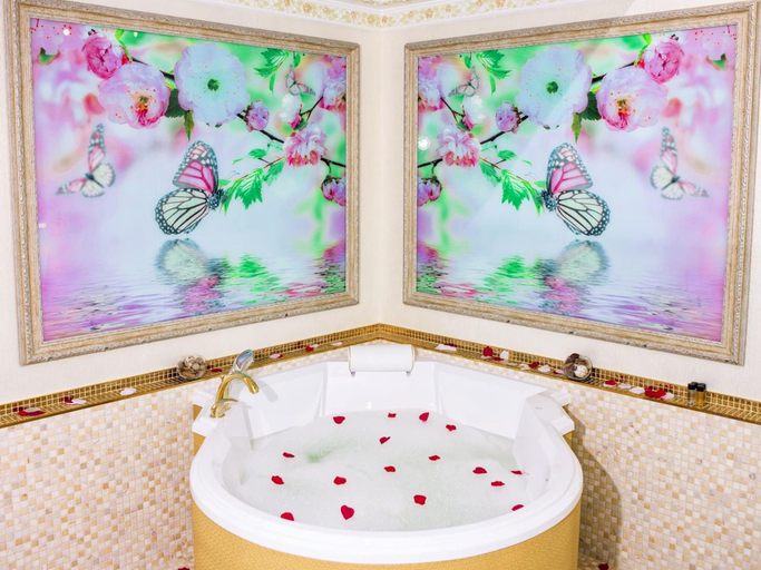 Bathroom 3, Imperia City, North-Western