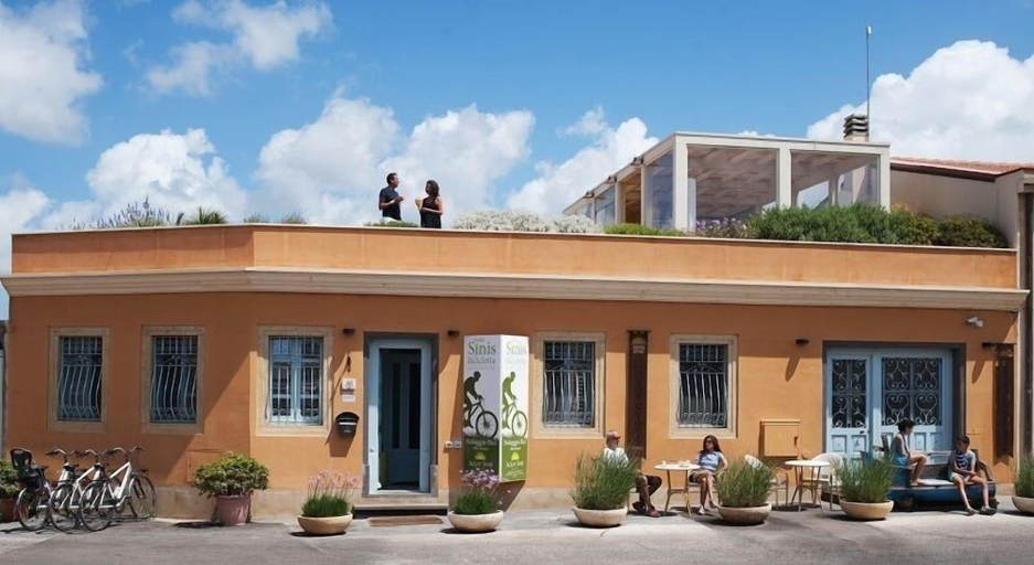 Exterior & Views