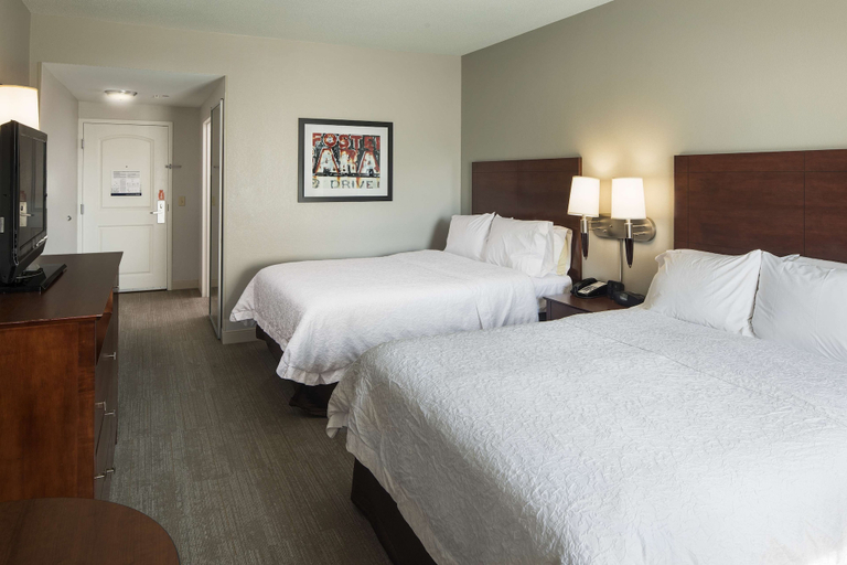 Bedroom 2, Hampton Inn & Suites Little Rock-Downtown, Pulaski