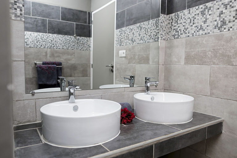 Bathroom 5, Relais des Plateaux, Analamanga