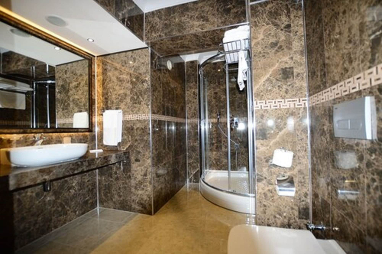 Bathroom 5, Akol Hotel, Merkez