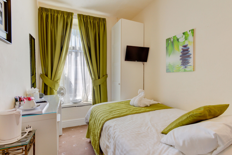 Bedroom 2, The Strathdon, Blackpool