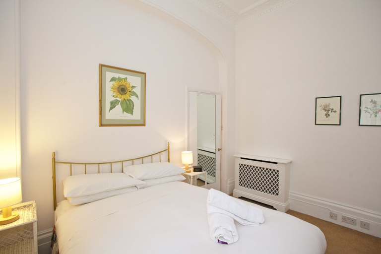 Bedroom 3, A Place Like Home - Two Bedroom Apartment in Knightsbridge, London