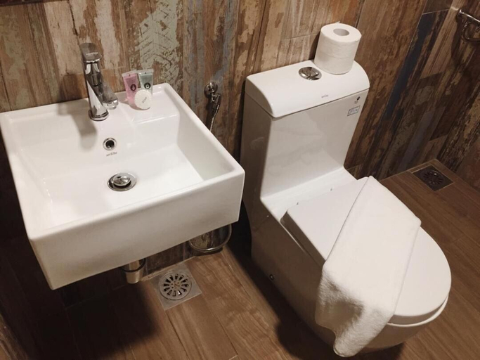 Bathroom 5, Rest And Comfort Boutique Hotel, Kuala Terengganu