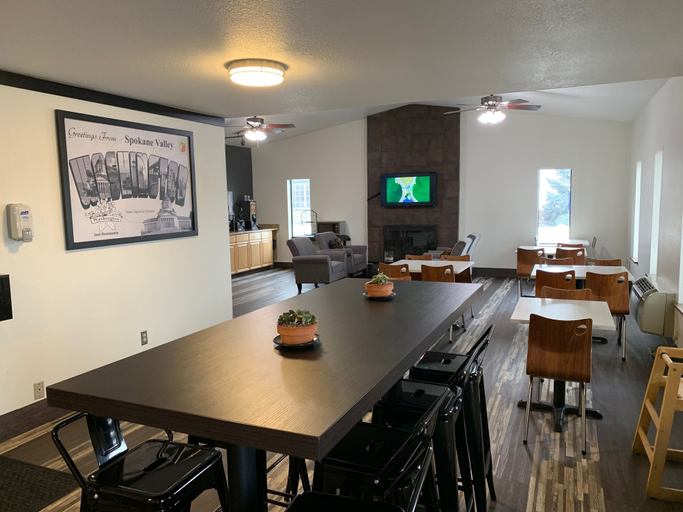 Food & Drinks 5, Super 8 by Wyndham Spokane Valley, Spokane