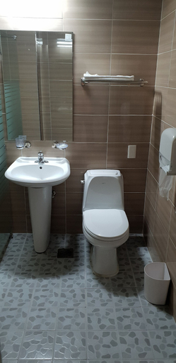 Bathroom 3, Hawaii Hotel, Tongyeong
