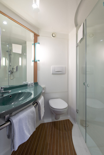 Bathroom 5, ibis Aalst Centrum, Oost-Vlaanderen