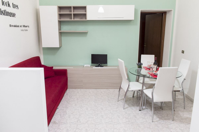 Others 5, At Home - Navigli, Milano