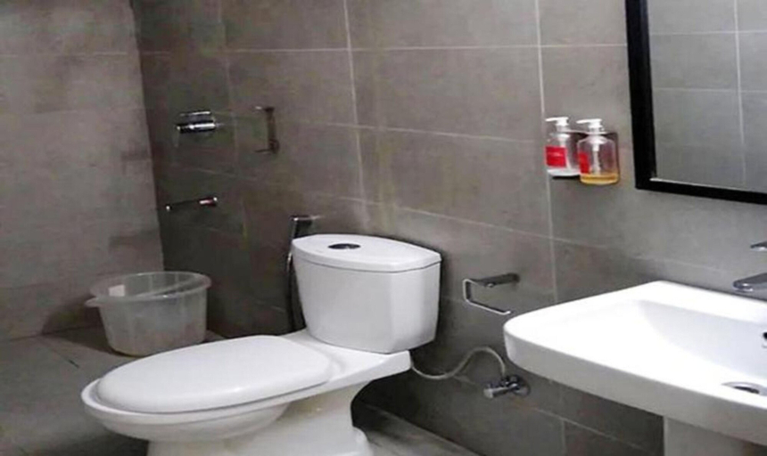 Bathroom, Affable Hotel, North Goa