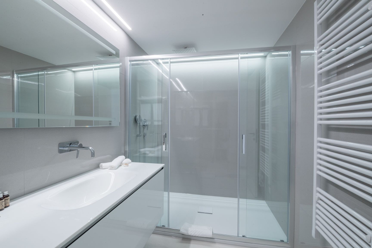Bathroom 5, Joel Hotel, Novalja