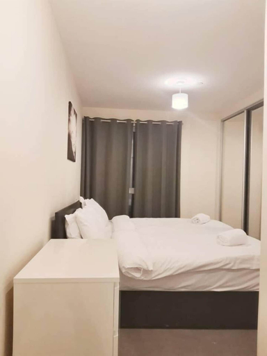 Bedroom, Pier Apartment 3, Medway