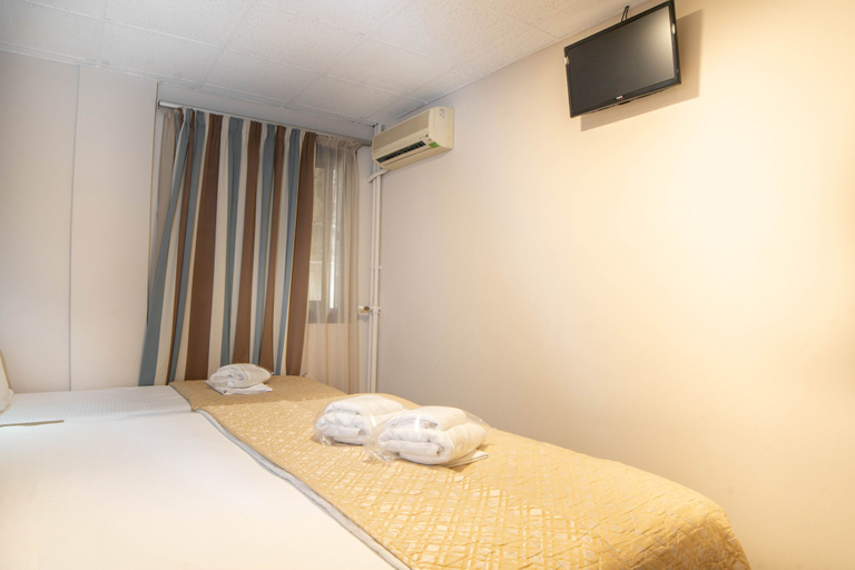 Bedroom 5, Anita Hotel, Attica