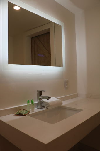 Bathroom 5, Pembroke Inn, Toronto