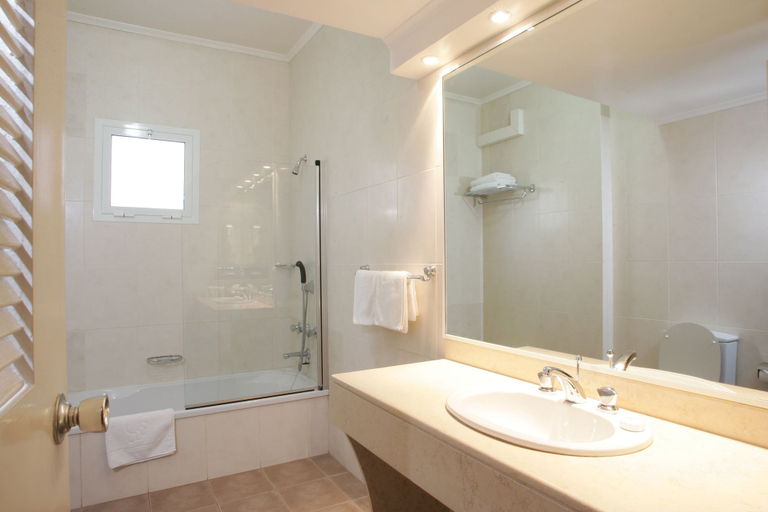 Bathroom 5, Mayflower Hotel, Beirut