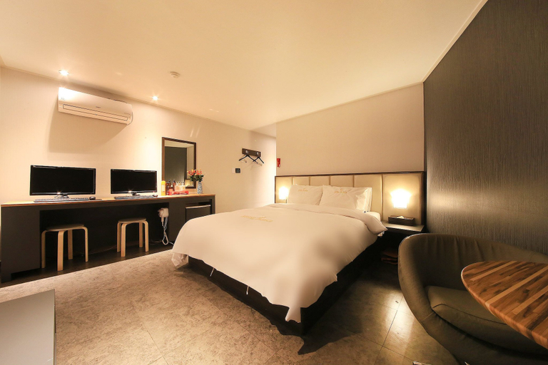 Bedroom 2, Hotel Bobos, Anyang
