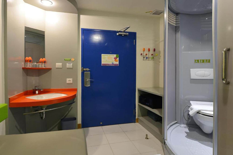 Bathroom 4, Singaraja Beach Hotel, Buleleng