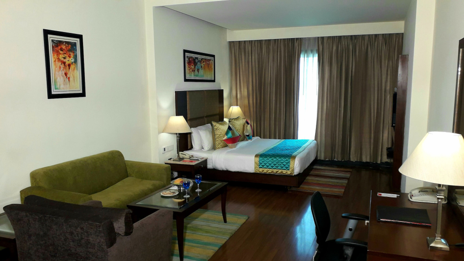 Bedroom 4, Ramada by Wyndham Jalandhar City Centre, Jalandhar