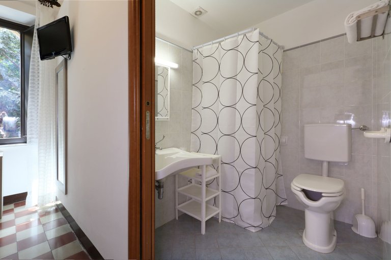 Bathroom 4, Hotel Villa Astoria, Messina