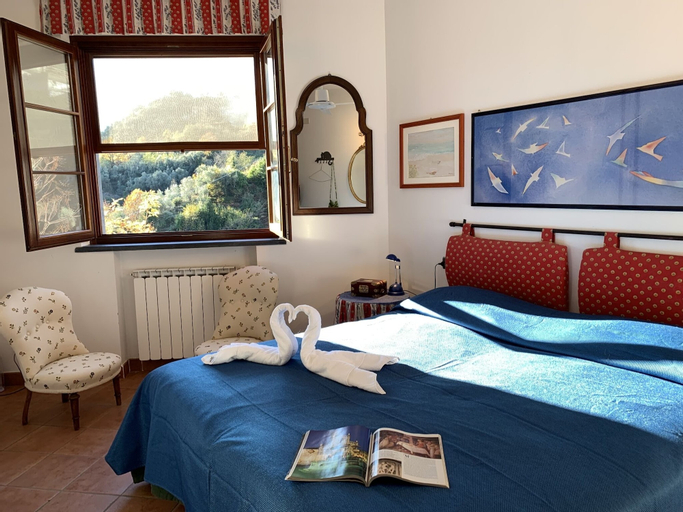 Bedroom 2, Villa Vigna, Massa Carrara