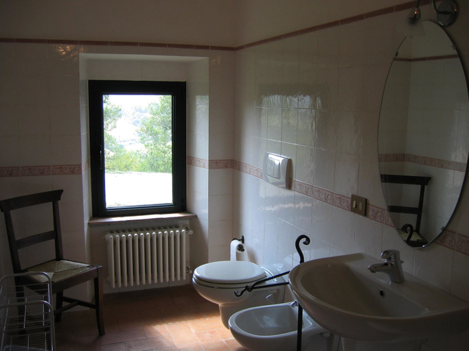 Bathroom 4, Azienda Agraria Montelujano, Perugia