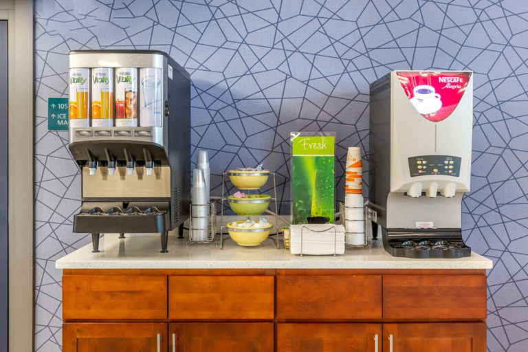 Food & Drinks 5, Quality Inn & Suites Apex - Holly Springs, Wake