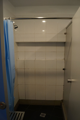 Bathroom 5, 790 on George Backpackers, Sydney