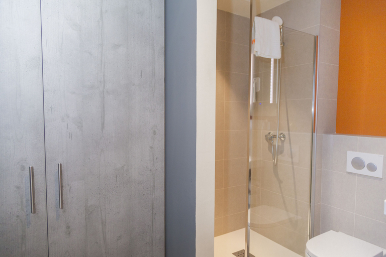 Bathroom 5, Ibis budget Huerta De Murcia, Murcia