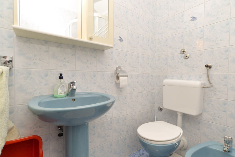 Bathroom 3, Apartment 1925, Medulin